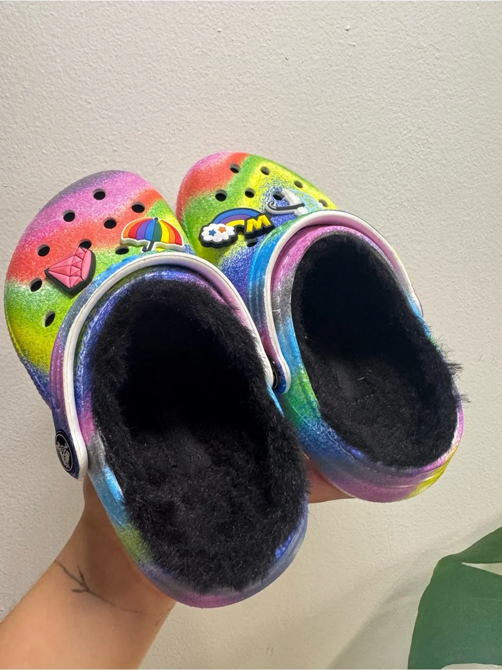 CROCS Kids Tie-Dye Rainbow Fuzzy Lined Clogs - Multicolor